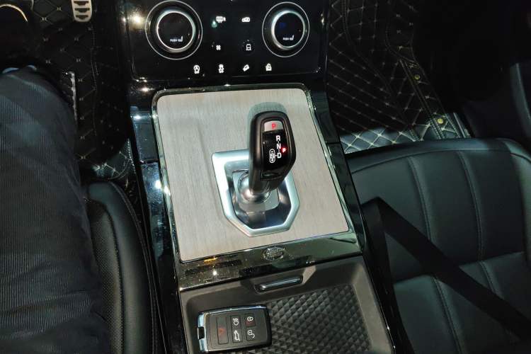 Used Land Rover Range Evoque 2021 Range Rover Velar L 249PS R-Dynamic First Edition Gear Lever