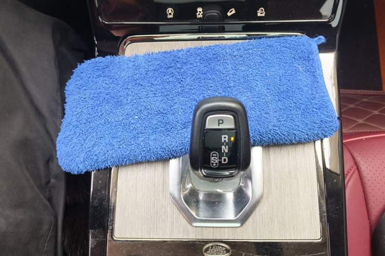 Used Land Rover Range Evoque 2021 Range Rover Velar 249 PS R-Dynamic S Performance Edition Gear Lever