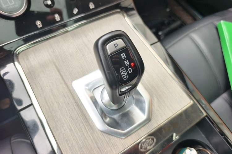 Used Land Rover Range Evoque 2021 Range Rover Velar 249 PS R-Dynamic S Performance Edition Gear Lever