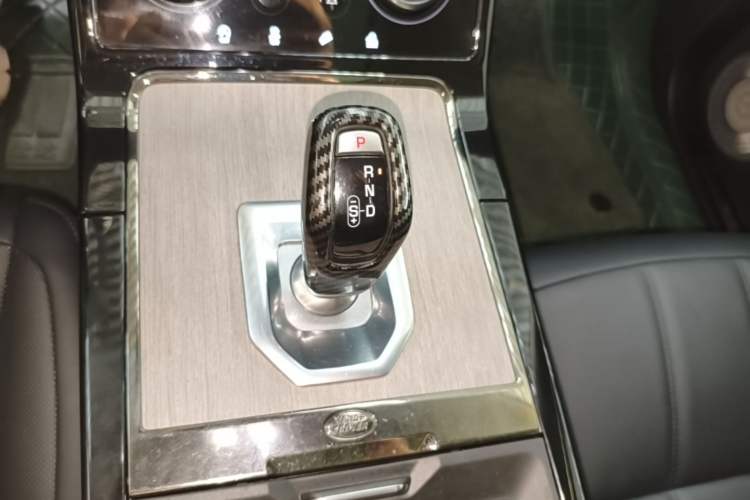 Used Land Rover Range Evoque 2021 Range Rover Velar 249 PS R-Dynamic S Performance Edition Gear Lever