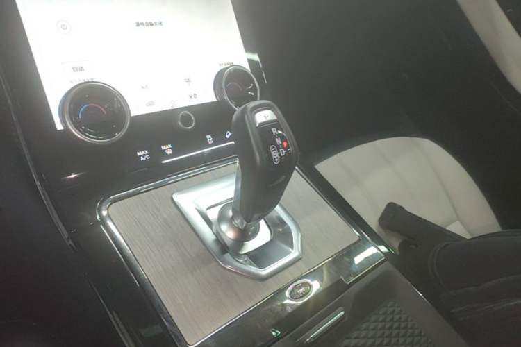 Used Land Rover Range Evoque 2021 Range Rover L 249 PS R-Dynamic SE Luxury Edition Gear Lever