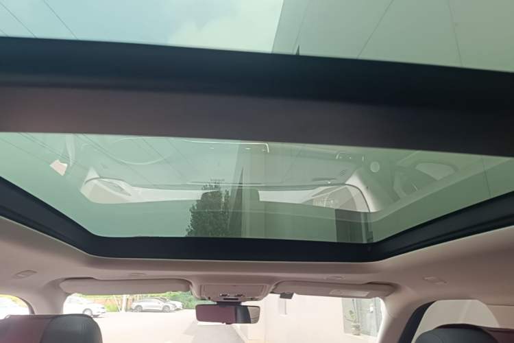 Used Land Rover Range Evoque 2021 Range Rover Velar 249 PS R-Dynamic HSE Luxury Edition Headliner