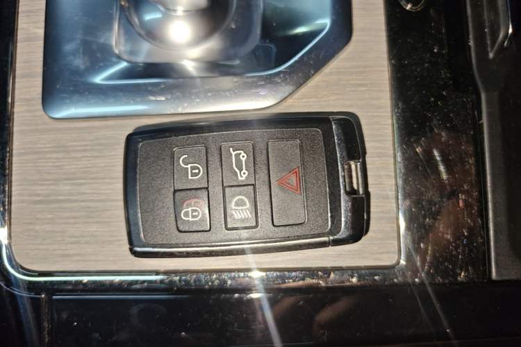 Used Land Rover Range Evoque 2021 Range Rover L 249 PS R-Dynamic SE Luxury Edition Interior 1