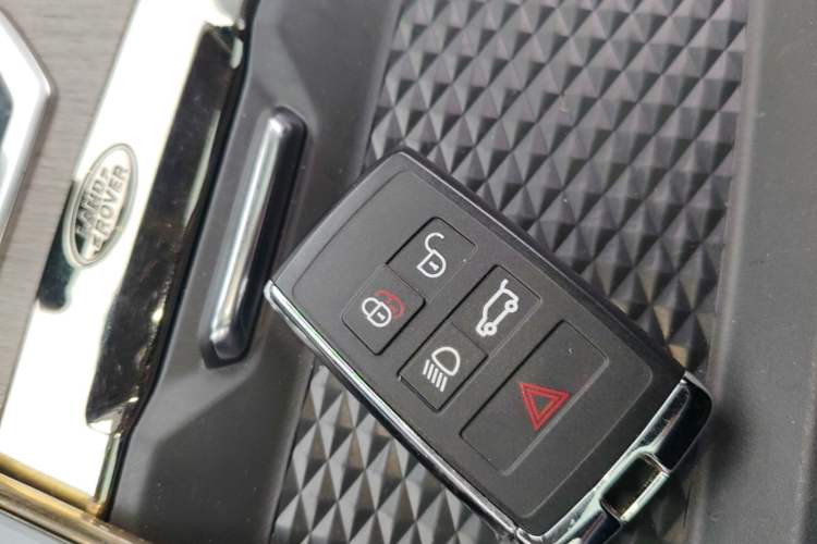 Used Land Rover Range Evoque 2021 Range Rover L 249 PS R-Dynamic SE Luxury Edition Interior 1