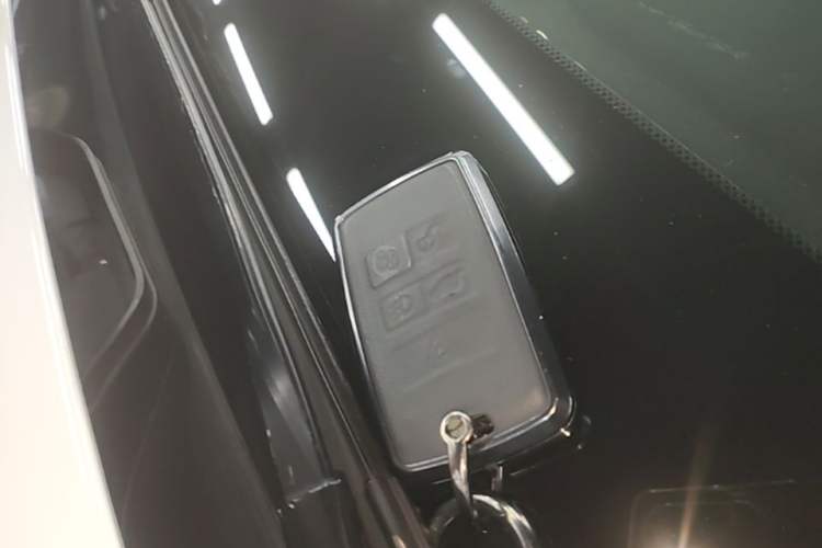 Used Land Rover Range Evoque 2021 Range Rover L 249 PS R-Dynamic SE Luxury Edition Interior 1