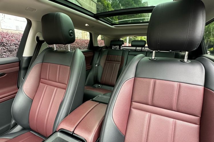 Used Land Rover Range Evoque 2021 Range Rover Velar 249 PS R-Dynamic S Performance Edition Interior 12