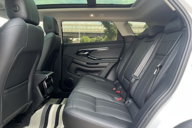 Used Land Rover Range Evoque 2021 Range Rover Velar L 249PS R-Dynamic First Edition Interior 2