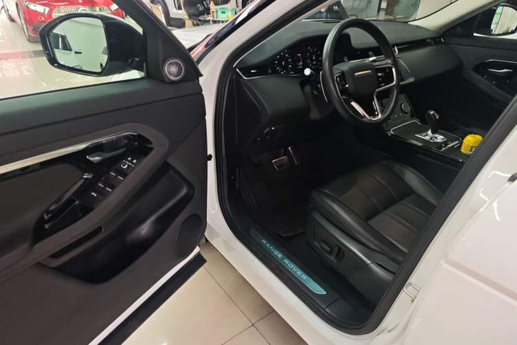Used Land Rover Range Evoque 2021 Range Rover Evoque 200 PS R-Dynamic Standard Elite Edition Interior 3