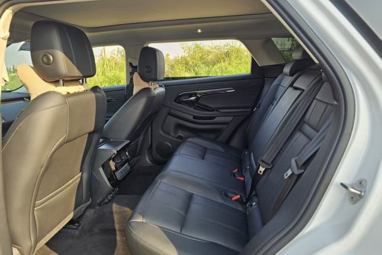 Used Land Rover Range Evoque 2021 Range Rover Velar 249 PS R-Dynamic S Performance Edition Interior 3