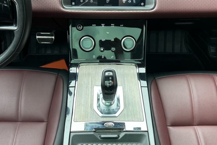Used Land Rover Range Evoque 2021 Range Rover Velar 249 PS R-Dynamic S Performance Edition Interior 4