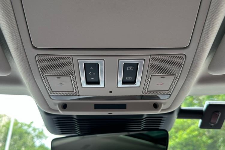 Used Land Rover Range Evoque 2021 Range Rover Velar 249 PS R-Dynamic S Performance Edition Interior 6