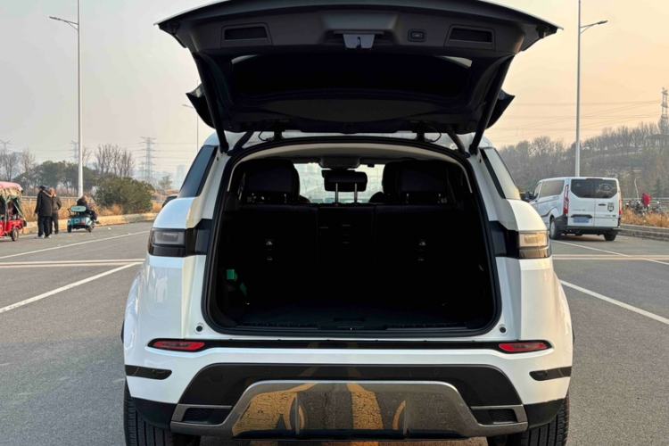 Used Land Rover Range Evoque 2021 Range Rover Velar 249 PS R-Dynamic HSE Luxury Edition Interior 8