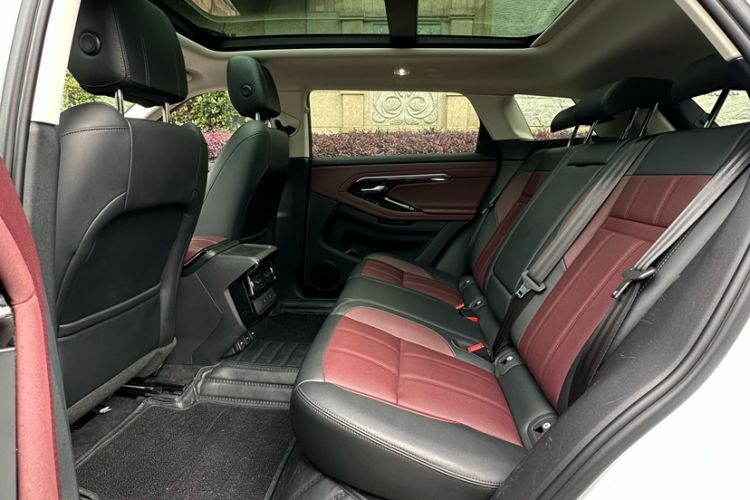 Used Land Rover Range Evoque 2021 Range Rover Velar 249 PS R-Dynamic S Performance Edition Interior 8