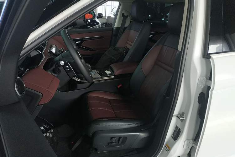 Used Land Rover Range Evoque 2021 Range Rover Velar 249 PS R-Dynamic HSE Luxury Edition Left Front Seat