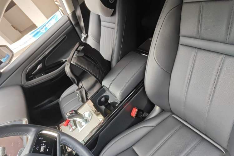 Used Land Rover Range Evoque 2021 Range Rover Velar 249 PS R-Dynamic S Performance Edition Left Front Seat