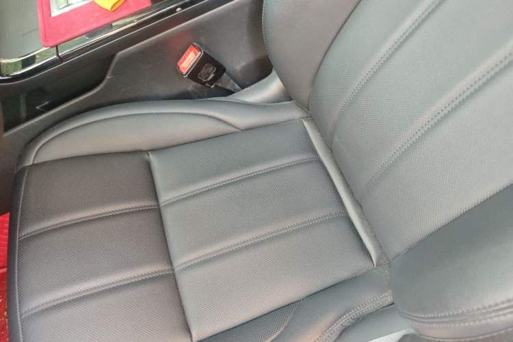 Used Land Rover Range Evoque 2021 Range Rover Evoque 200 PS R-Dynamic Standard Elite Edition Left Front Seat