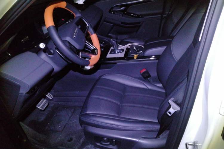 Used Land Rover Range Evoque 2021 Range Rover L 249 PS R-Dynamic SE Luxury Edition Left Front Seat