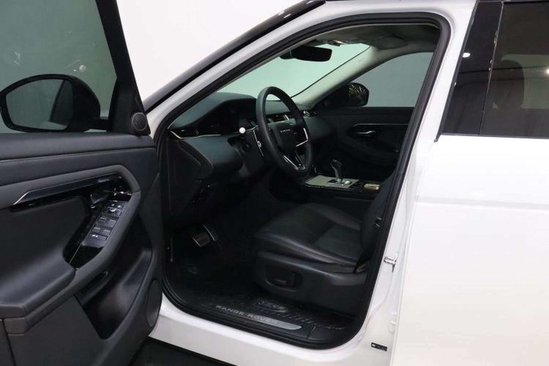 Used Land Rover Range Evoque 2021 Range Rover Velar 249 PS R-Dynamic S Performance Edition Left Front Seat