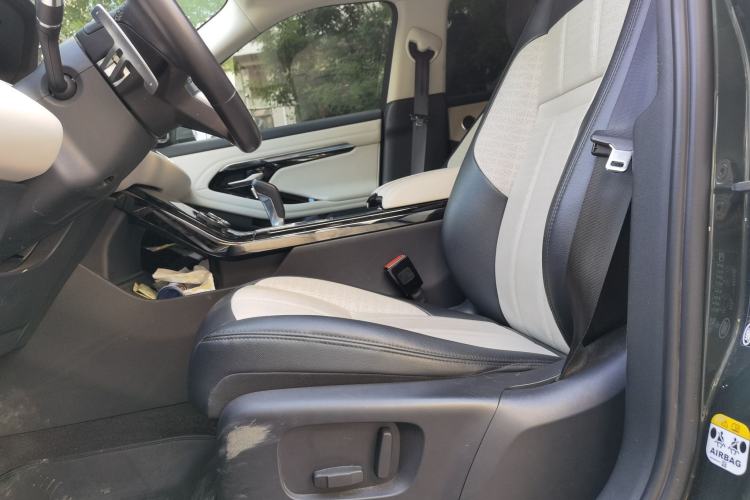 Used Land Rover Range Evoque 2021 Range Rover Velar L 249PS R-Dynamic First Edition Left Front Seat