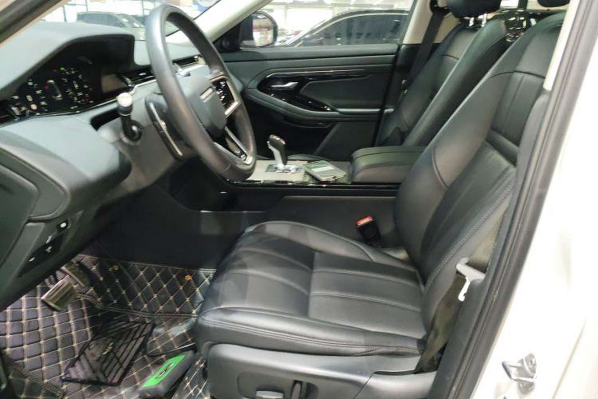 Used Land Rover Range Evoque 2021 Range Rover Velar L 249PS R-Dynamic First Edition Left Front Seat