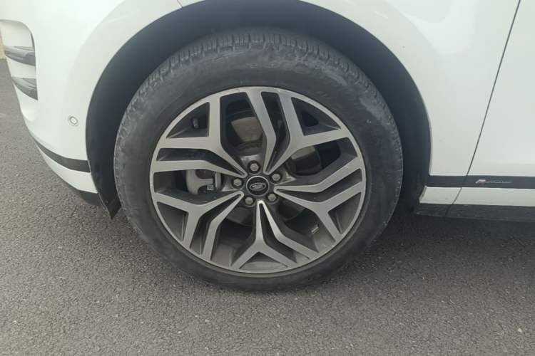 Used Land Rover Range Evoque 2021 Range Rover Velar 249 PS R-Dynamic HSE Luxury Edition Left Front Wheel Hub