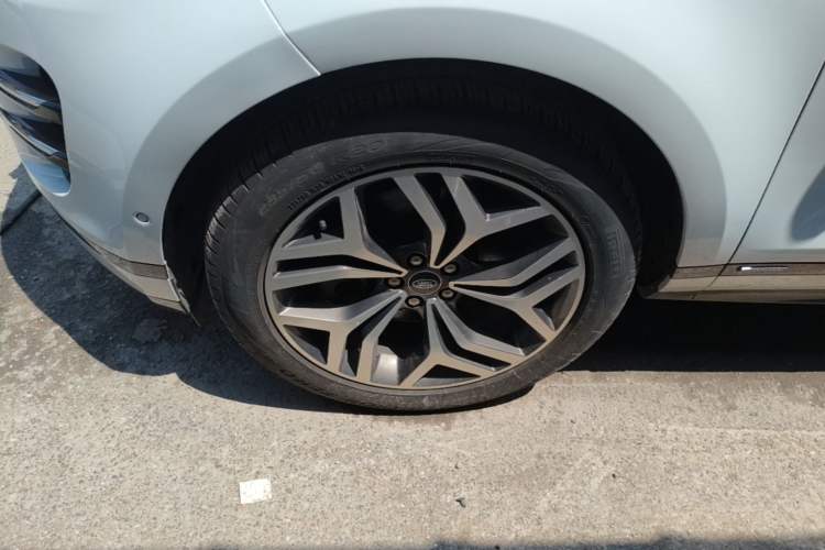 Used Land Rover Range Evoque 2021 Range Rover Velar 249 PS R-Dynamic HSE Luxury Edition Left Front Wheel Hub