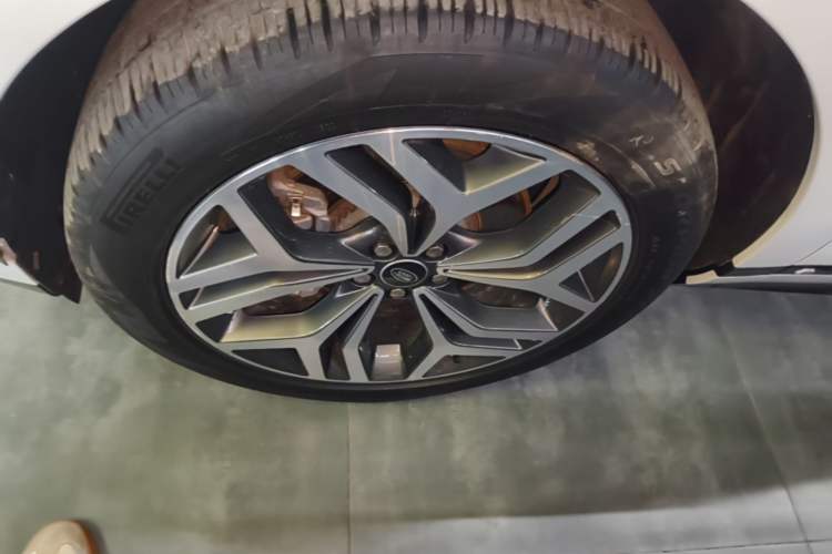 Used Land Rover Range Evoque 2021 Range Rover L 249 PS R-Dynamic SE Luxury Edition Left Front Wheel Hub