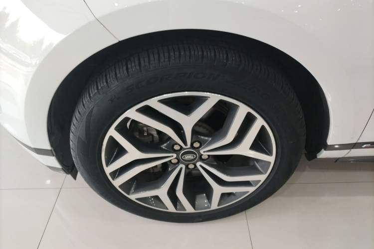 Used Land Rover Range Evoque 2021 Range Rover Velar 249 PS R-Dynamic S Performance Edition Left Front Wheel Hub