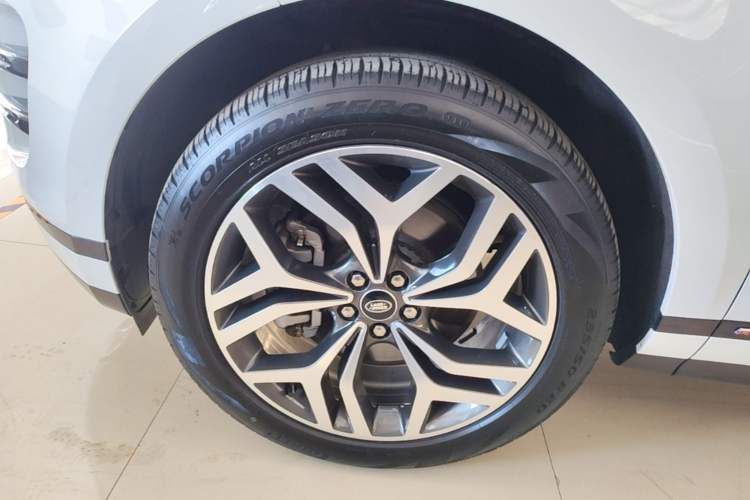 Used Land Rover Range Evoque 2021 Range Rover Velar 249 PS R-Dynamic S Performance Edition Left Front Wheel Hub