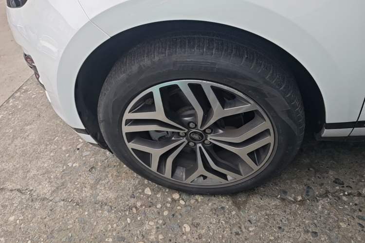 Used Land Rover Range Evoque 2021 Range Rover Velar 249 PS R-Dynamic HSE Luxury Edition Left Front Wheel Hub