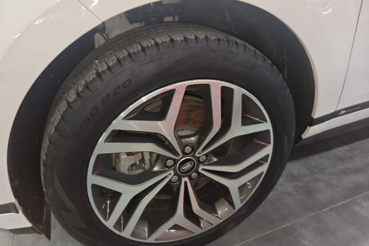 Used Land Rover Range Evoque 2021 Range Rover L 249 PS R-Dynamic SE Luxury Edition Left Front Wheel Hub