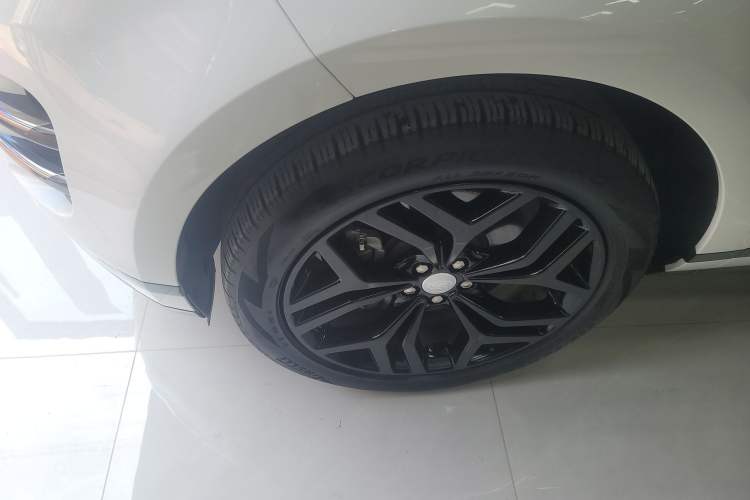 Used Land Rover Range Evoque 2021 Range Rover Evoque 200 PS R-Dynamic Standard Elite Edition Left Front Wheel Hub