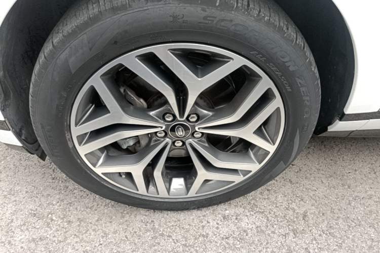Used Land Rover Range Evoque 2021 Range Rover Velar 249 PS R-Dynamic S Performance Edition Left Front Wheel Hub