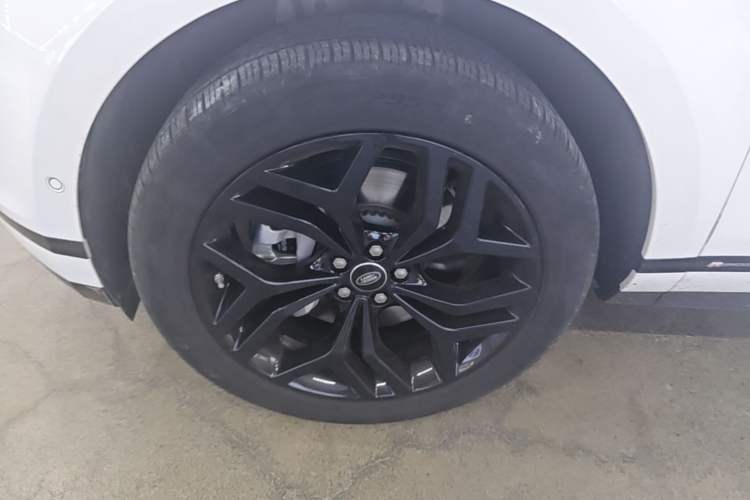 Used Land Rover Range Evoque 2021 Range Rover Velar 249 PS R-Dynamic S Performance Edition Left Front Wheel Hub