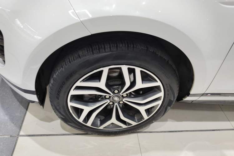 Used Land Rover Range Evoque 2021 Range Rover Velar L 249PS R-Dynamic First Edition Left Front Wheel Hub