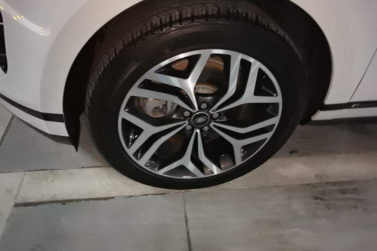 Used Land Rover Range Evoque 2021 Range Rover Velar 249 PS R-Dynamic S Performance Edition Left Front Wheel Hub