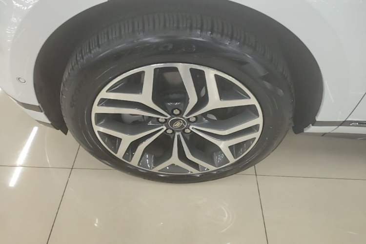 Used Land Rover Range Evoque 2021 Range Rover L 249 PS R-Dynamic SE Luxury Edition Left Front Wheel Hub