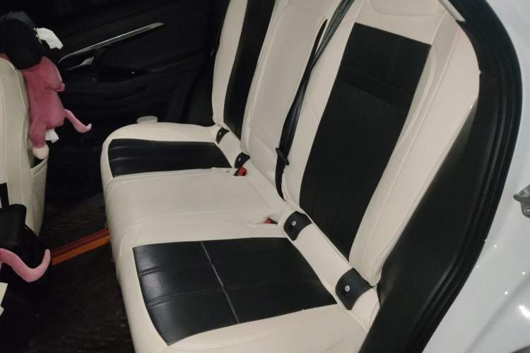 Used Land Rover Range Evoque 2021 Range Rover Evoque 200 PS R-Dynamic Standard Elite Edition Left Rear Seat