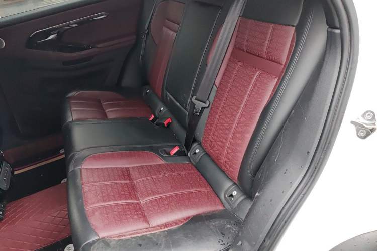 Used Land Rover Range Evoque 2021 Range Rover Velar 249 PS R-Dynamic HSE Luxury Edition Left Rear Seat