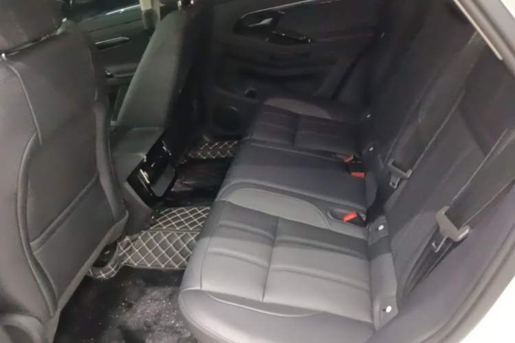 Used Land Rover Range Evoque 2021 Range Rover Evoque 200 PS R-Dynamic Standard Elite Edition Left Rear Seat
