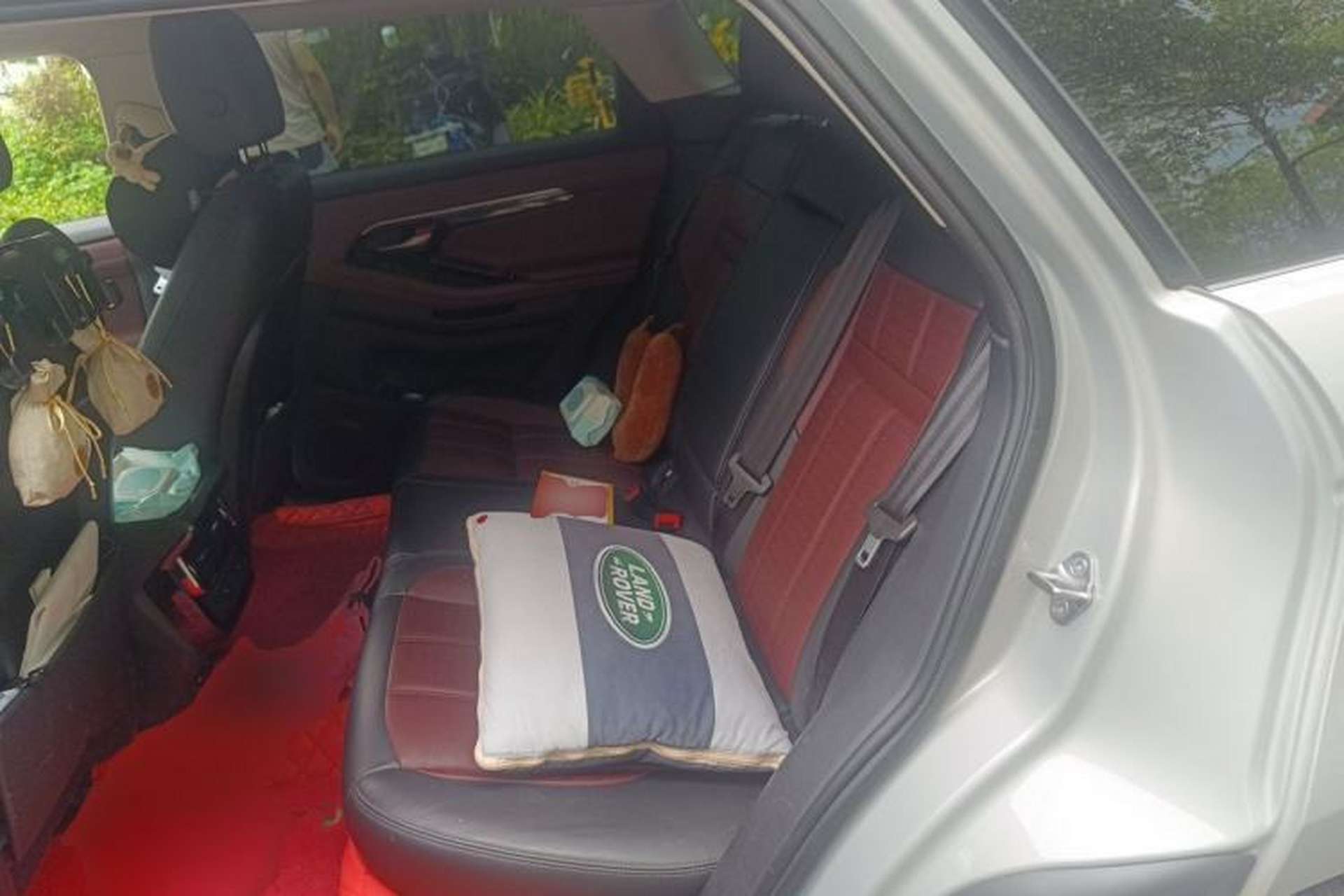 Used Land Rover Range Evoque 2021 Range Rover Velar 249 PS R-Dynamic HSE Luxury Edition Left Rear Seat