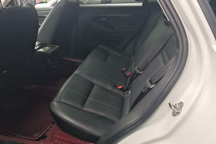 Used Land Rover Range Evoque 2021 Range Rover Velar 249 PS R-Dynamic HSE Luxury Edition Left Rear Seat