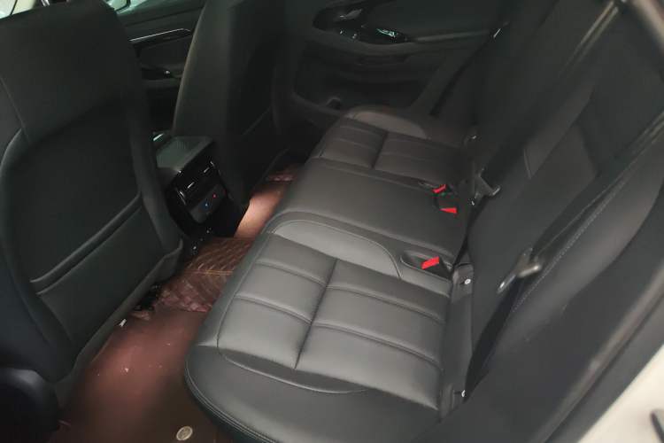 Used Land Rover Range Evoque 2021 Range Rover Velar 249 PS R-Dynamic HSE Luxury Edition Left Rear Seat