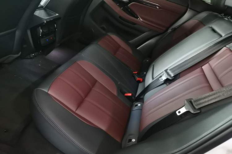 Used Land Rover Range Evoque 2021 Range Rover L 249 PS R-Dynamic SE Luxury Edition Left Rear Seat
