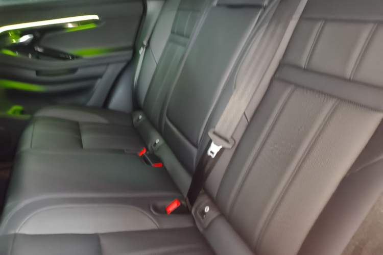 Used Land Rover Range Evoque 2021 Range Rover Velar 249 PS R-Dynamic HSE Luxury Edition Left Rear Seat