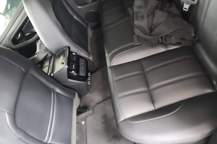 Used Land Rover Range Evoque 2021 Range Rover Velar 249 PS R-Dynamic S Performance Edition Left Rear Seat
