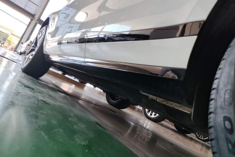 Used Land Rover Range Evoque 2021 Range Rover Velar 249 PS R-Dynamic S Performance Edition Left Side Sill