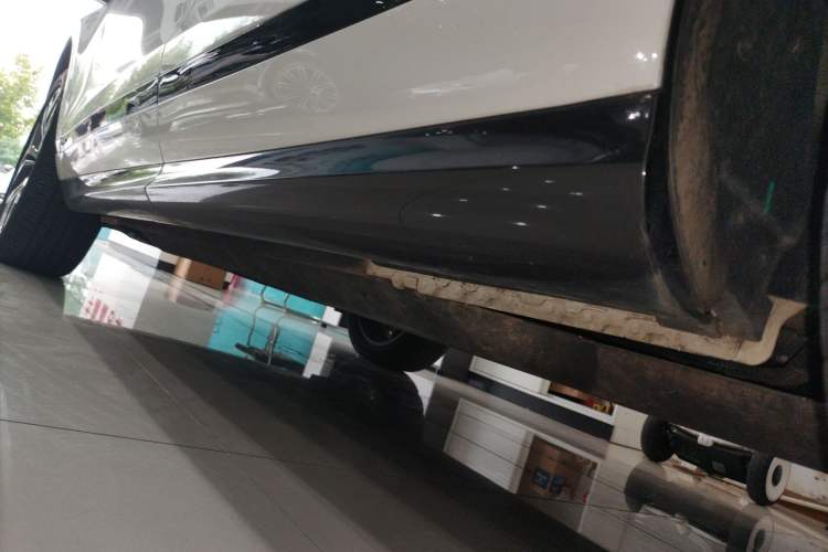 Used Land Rover Range Evoque 2021 Range Rover Velar 249 PS R-Dynamic S Performance Edition Left Side Sill