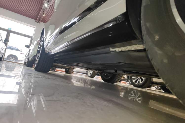 Used Land Rover Range Evoque 2021 Range Rover Velar 249 PS R-Dynamic S Performance Edition Left Side Sill