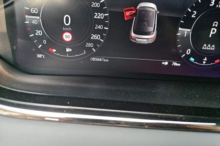 Used Land Rover Range Evoque 2021 Range Rover Velar 249 PS R-Dynamic S Performance Edition Odometer Close Up
